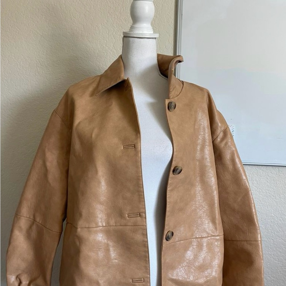 Tan Levi’s Leather Women's Jacket, Size M, EUC.